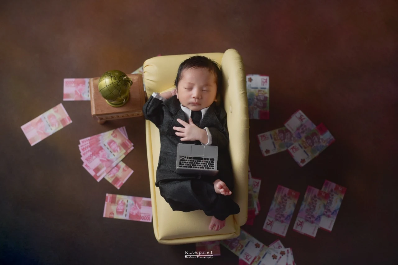6 Tema Foto Newborn Paling Kekinian & Estetik di 2025